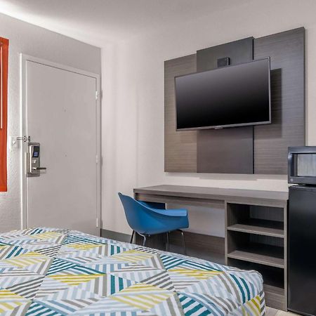 Home 6 Motel Topeka Luaran gambar