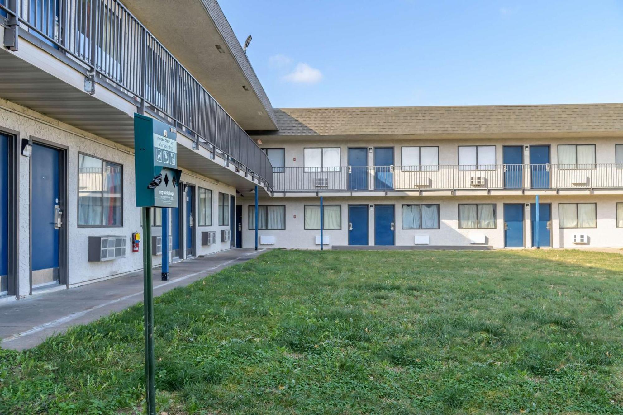 Home 6 Motel Topeka Luaran gambar