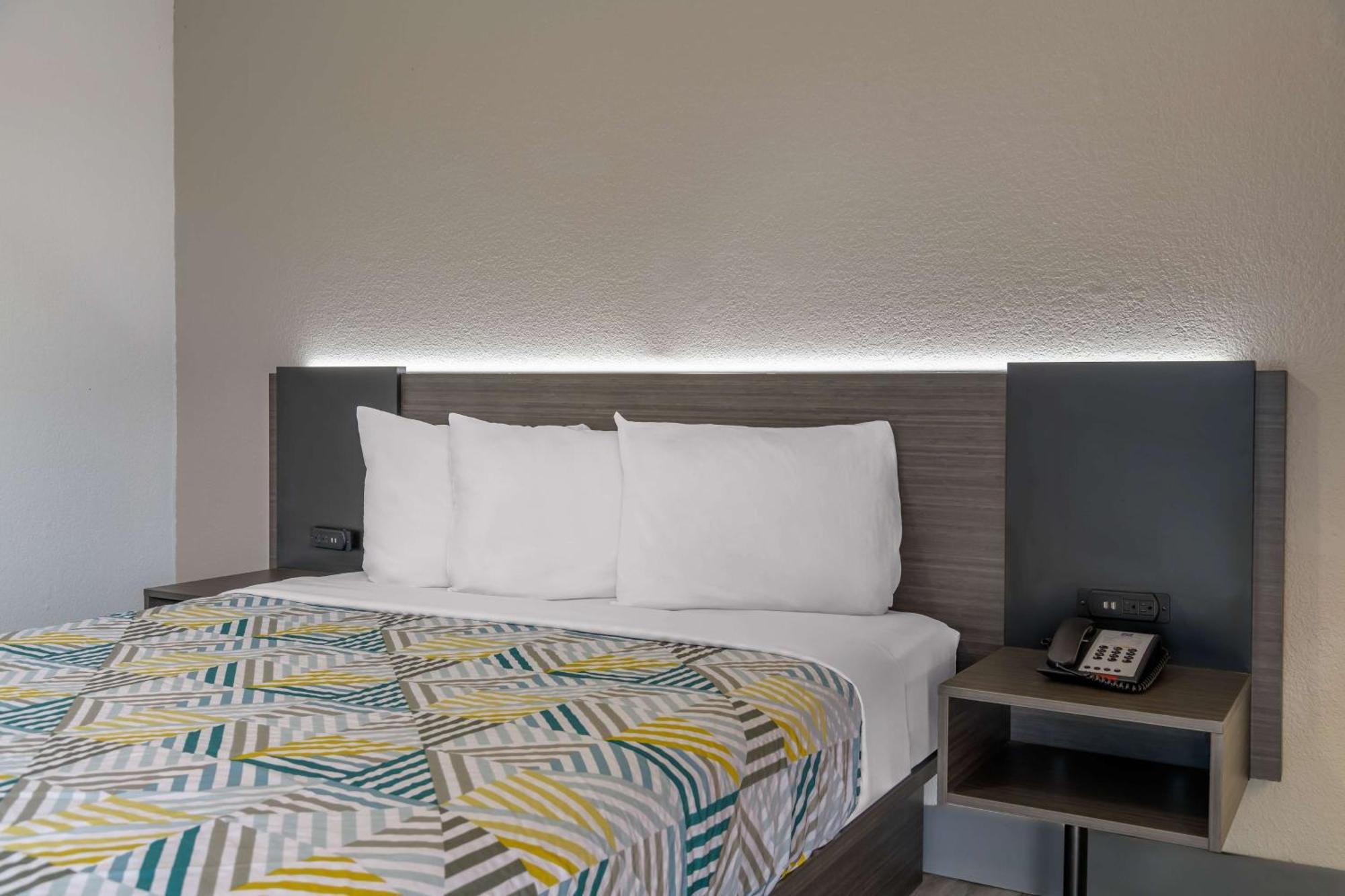 Home 6 Motel Topeka Luaran gambar
