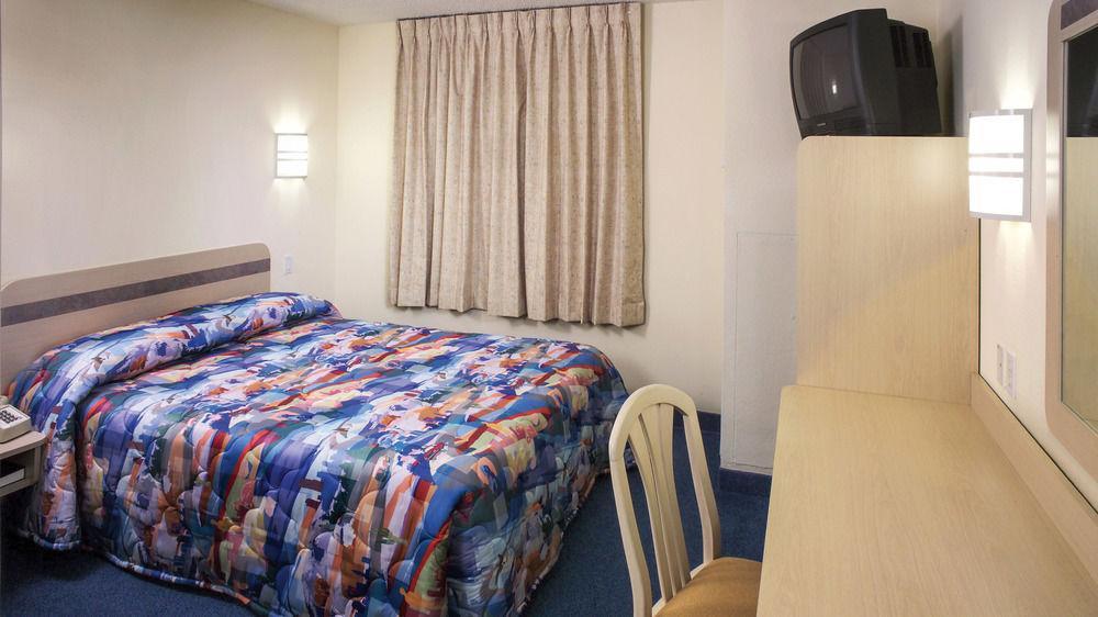 Home 6 Motel Topeka Luaran gambar