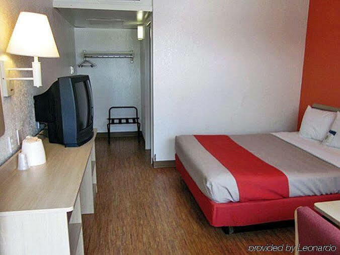 Home 6 Motel Topeka Luaran gambar